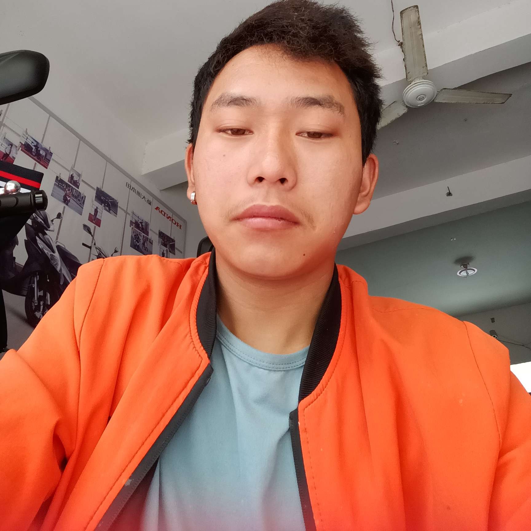 后来凝眸夏露的照片