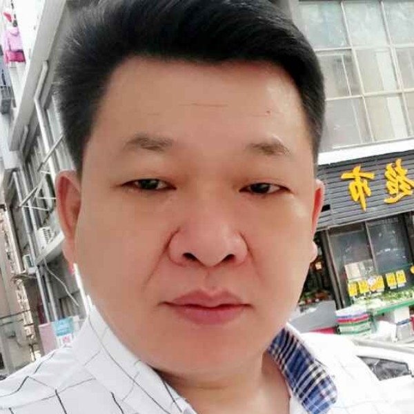 初妆斑驳的照片