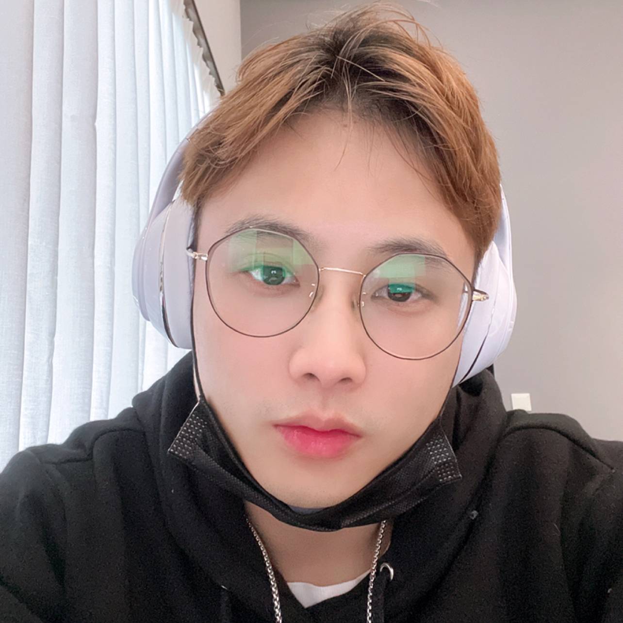 英勇扯缥缈的照片