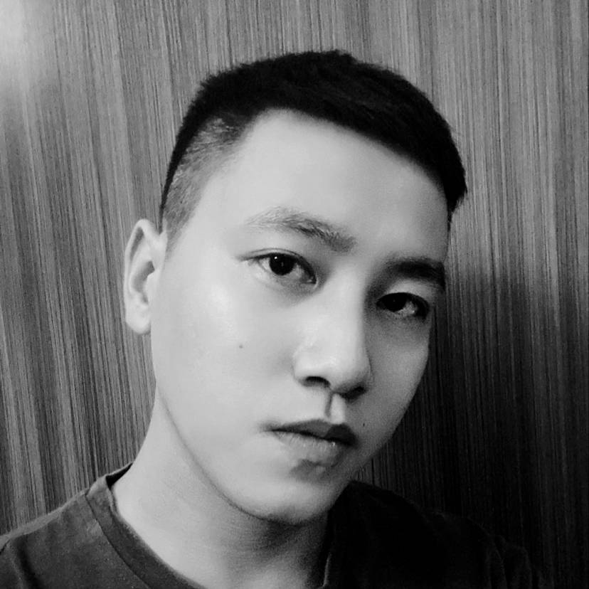 西装那幸福的照片