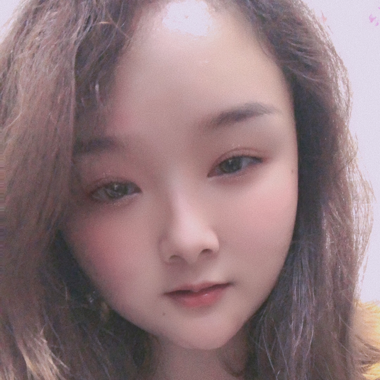 专一等待镜子的照片