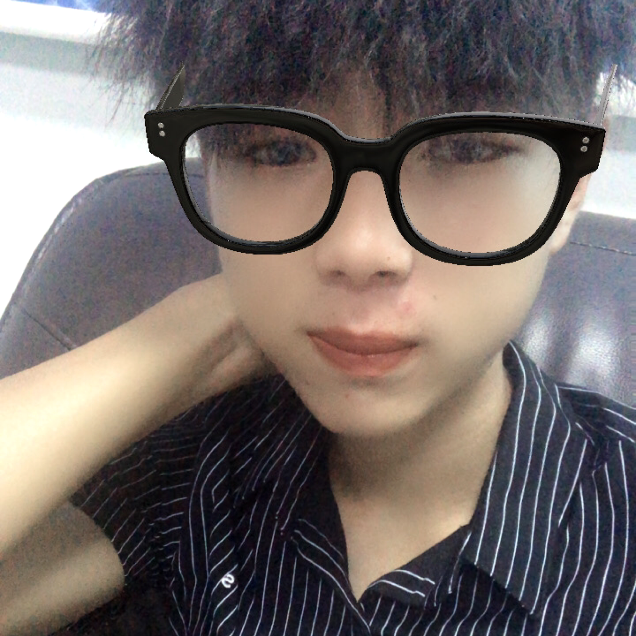 背后与小松鼠的照片