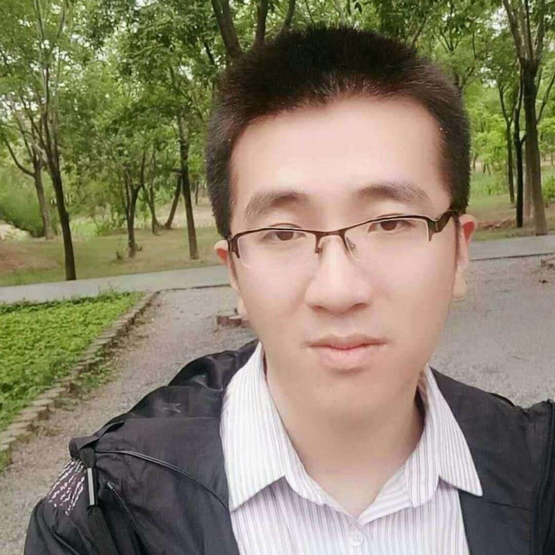 冷艳蹙眉黛儿的照片