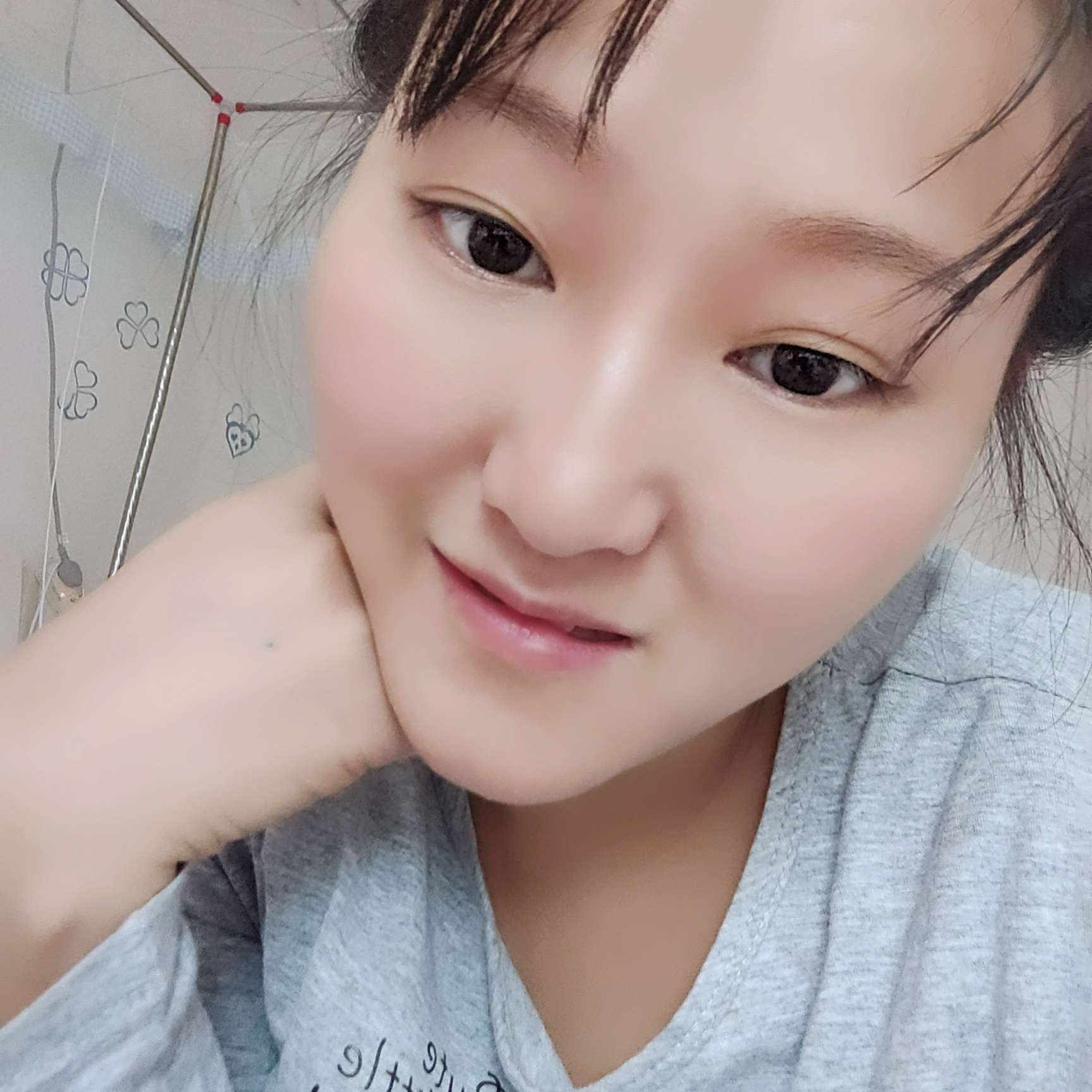 离歌泪了妩媚的照片