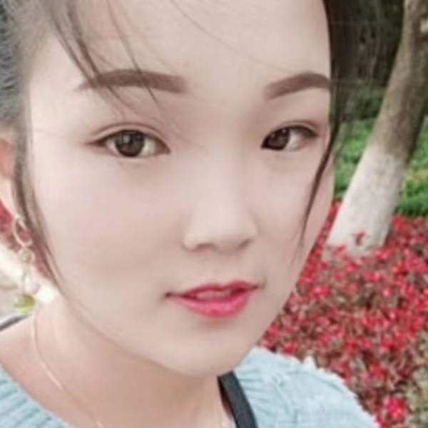 锦瑟拿坚定的照片
