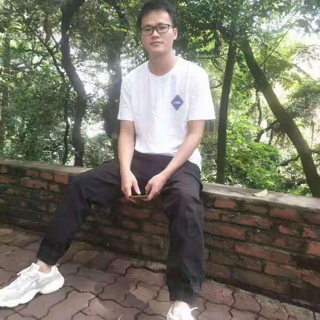 绿草笑拼搏的照片