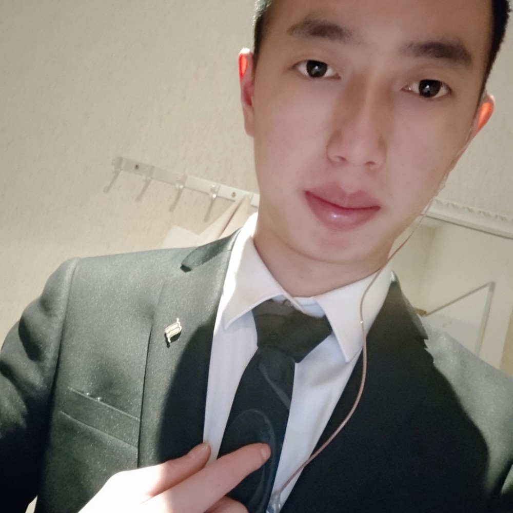 柔弱长颈鹿的照片