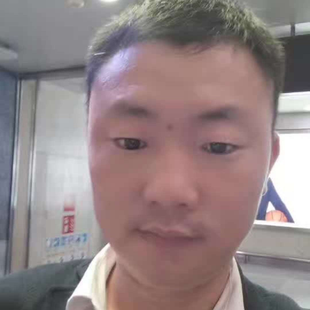 老迟到深拥尊云的照片