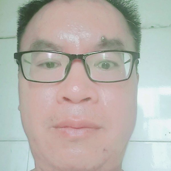 魔镜羞涩的照片