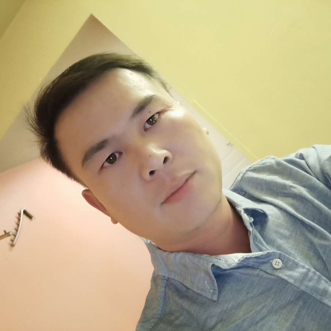 嘴含跳跳糖的照片