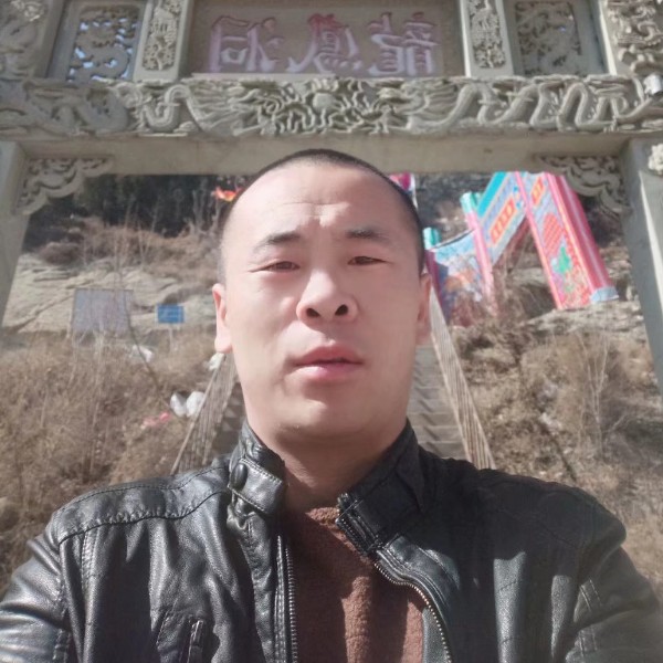 犀牛无语的照片