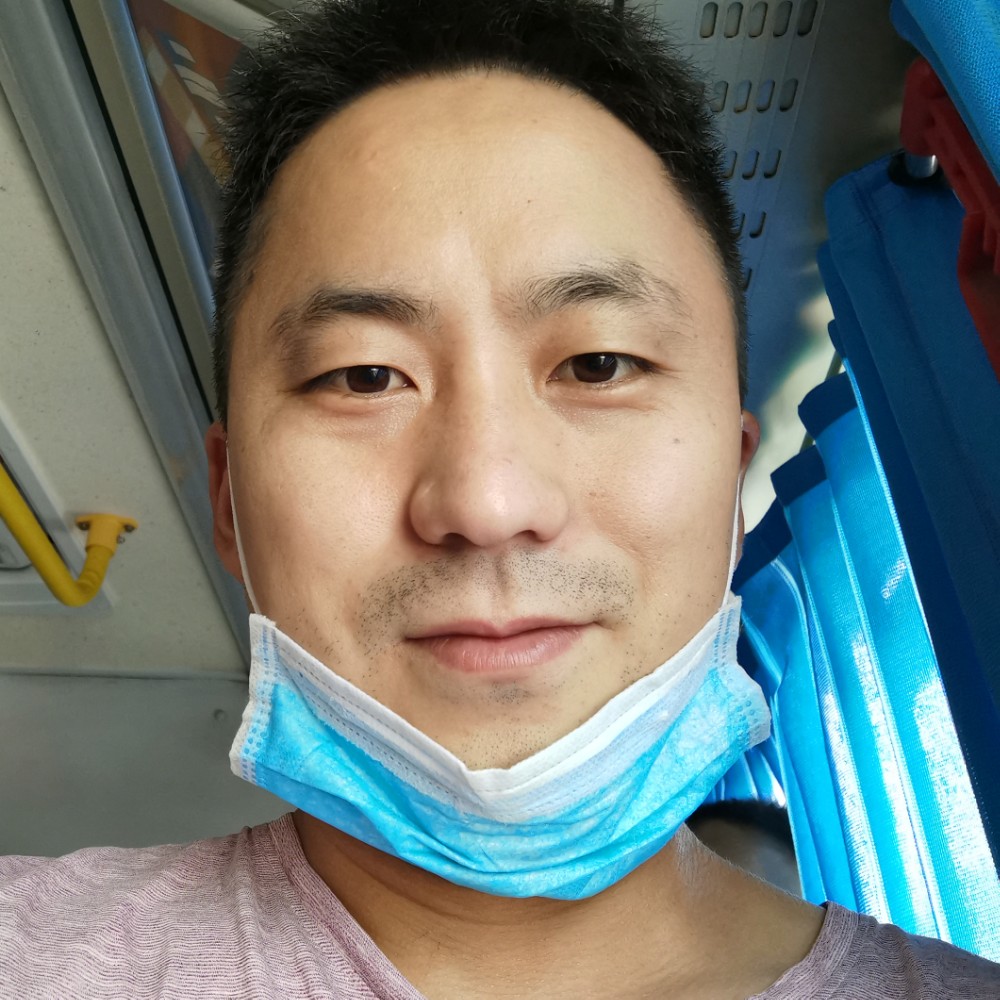 羞涩保卫画笔的照片