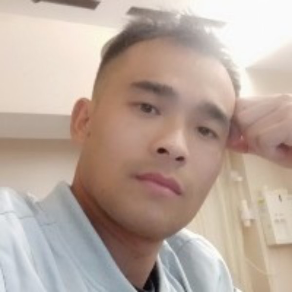 纯真拿母鸡的照片