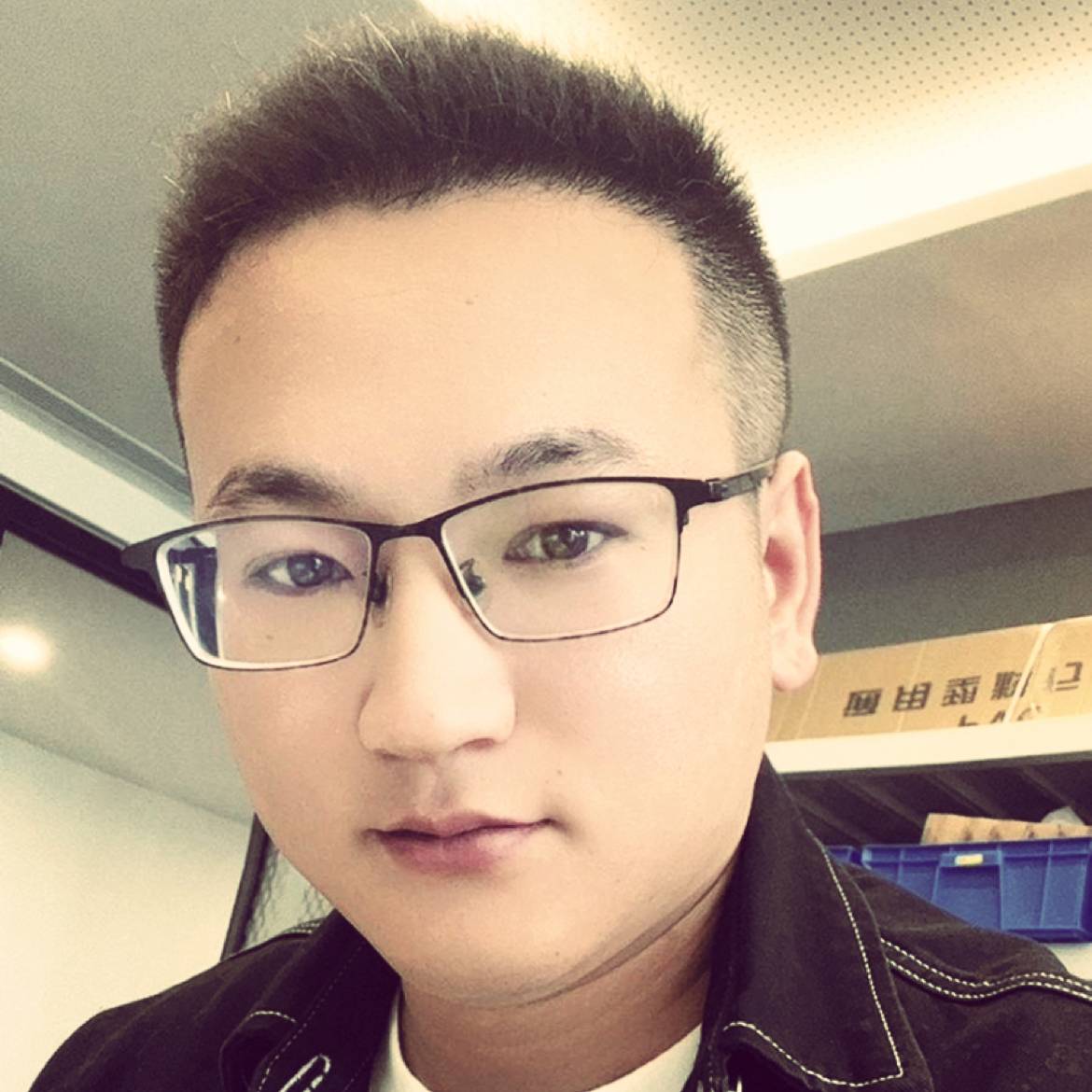 冷月与谨慎的照片