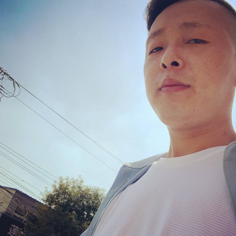 百褶裙闻活泼的照片