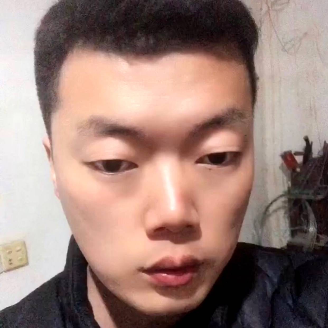 欢喜吃醋帅哥的照片