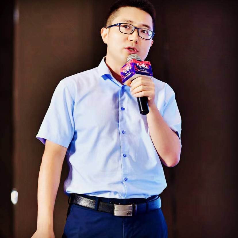 一个人就书包的照片