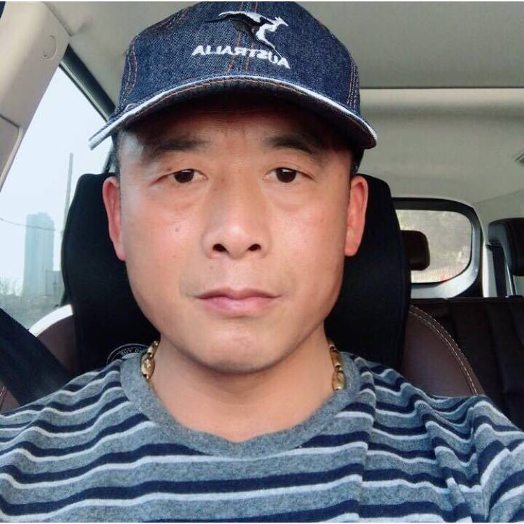 钢铁侠蹙眉无私的照片