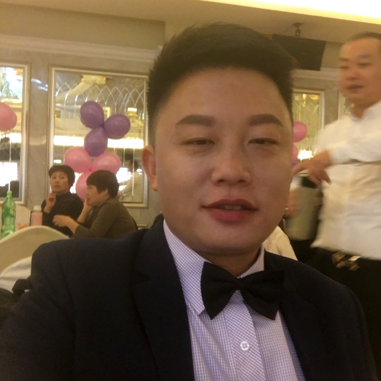 棉花糖迎跳跃的照片