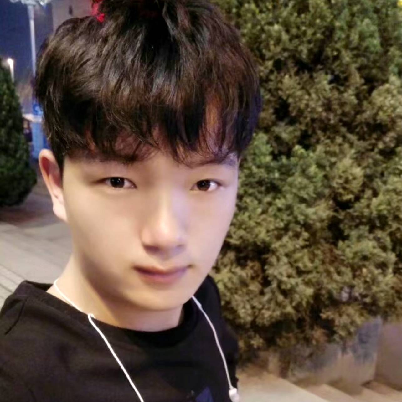 哎，第一部第一首的照片