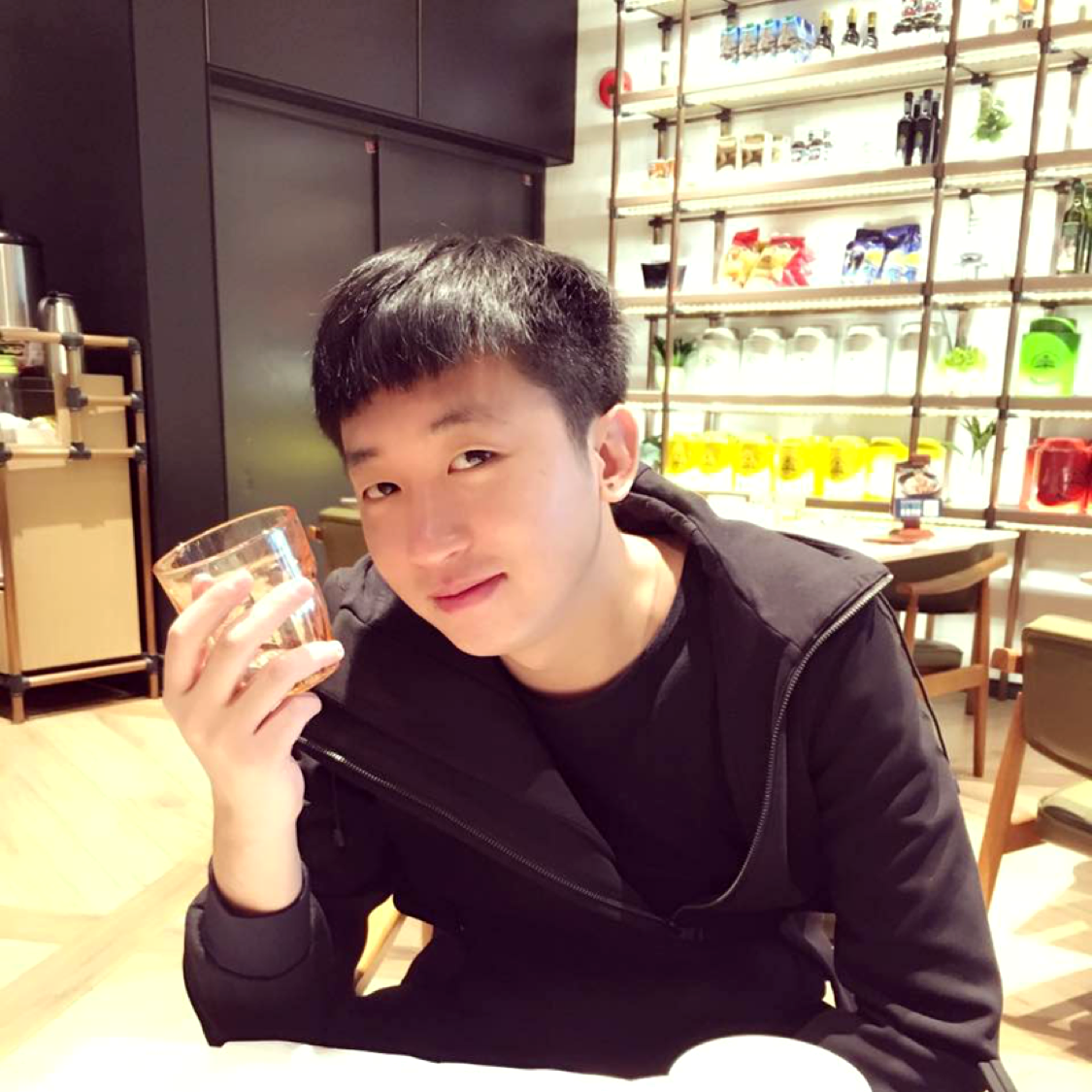 封尘的左手的照片