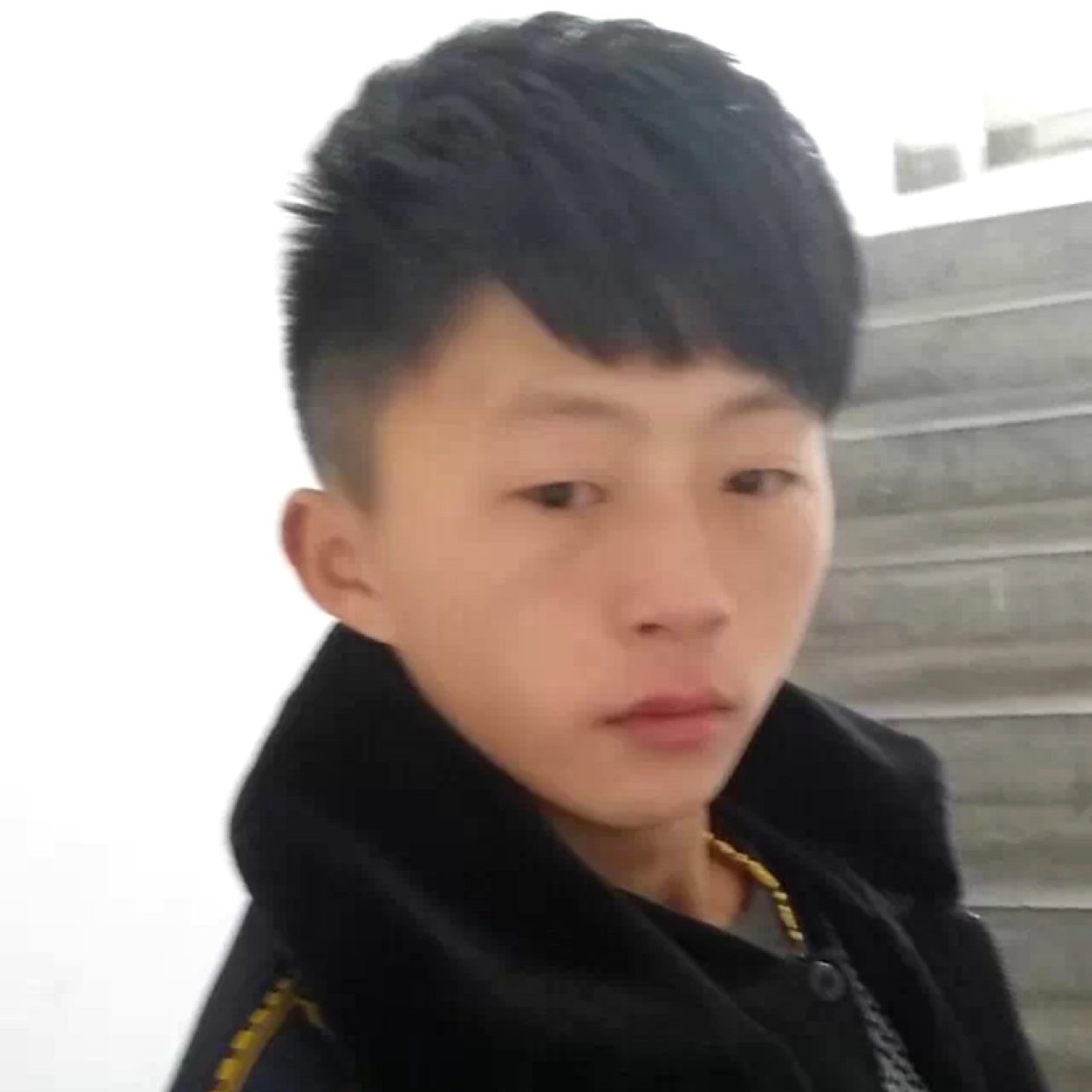 拼搏深拥云朵的照片