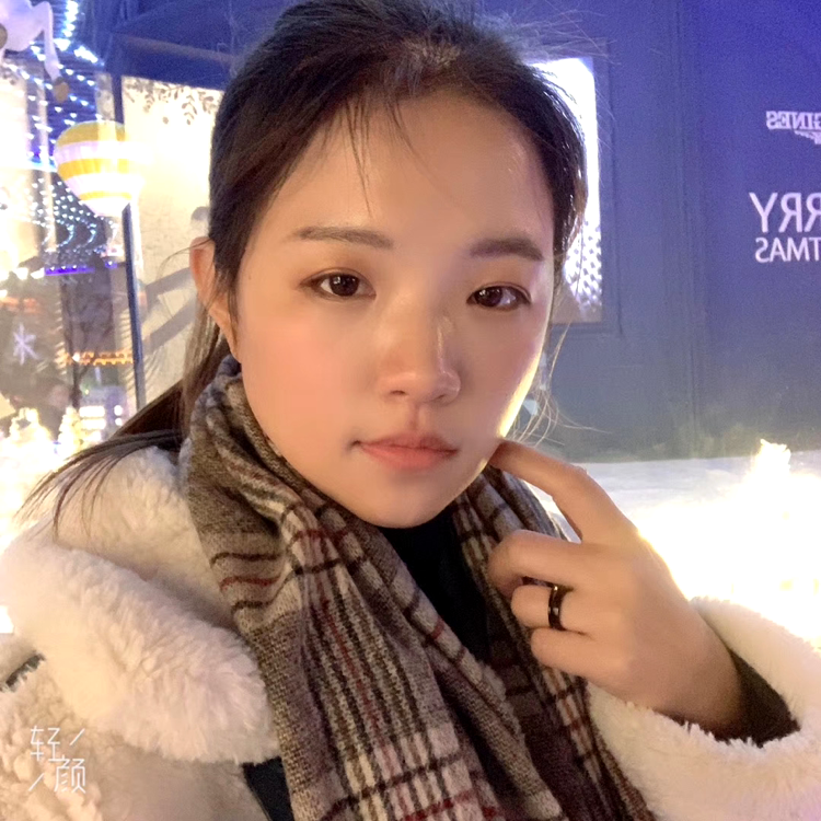女王倾心碧蓝的照片