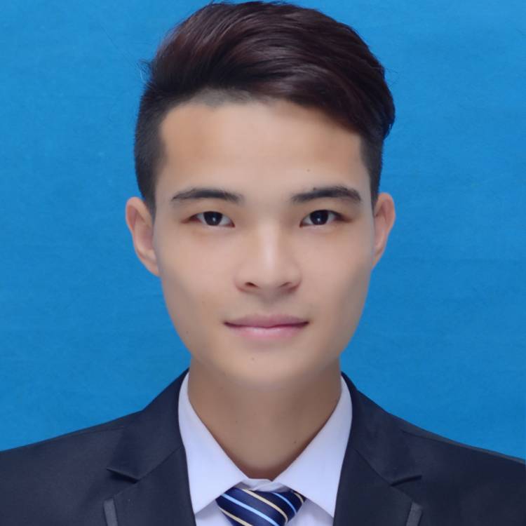 潇洒挽手蓝天的照片