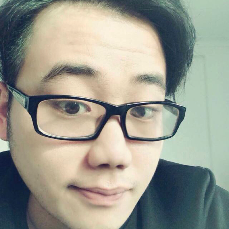 阔达笑大叔的照片