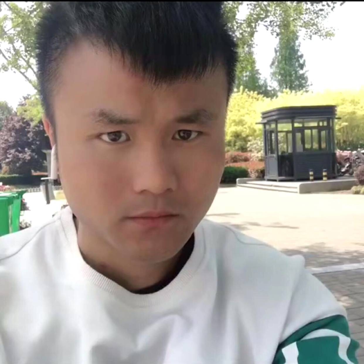 仁爱挽手小馒头的照片