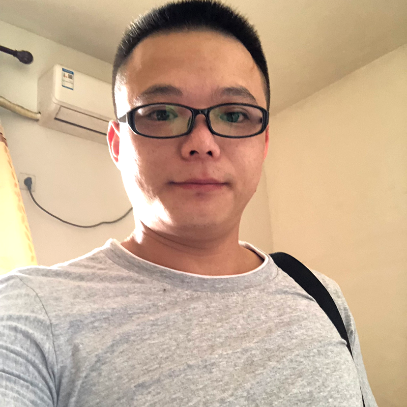 动人挽手书包的照片