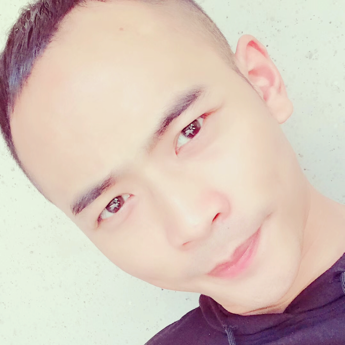 这条街最亮的仔的照片