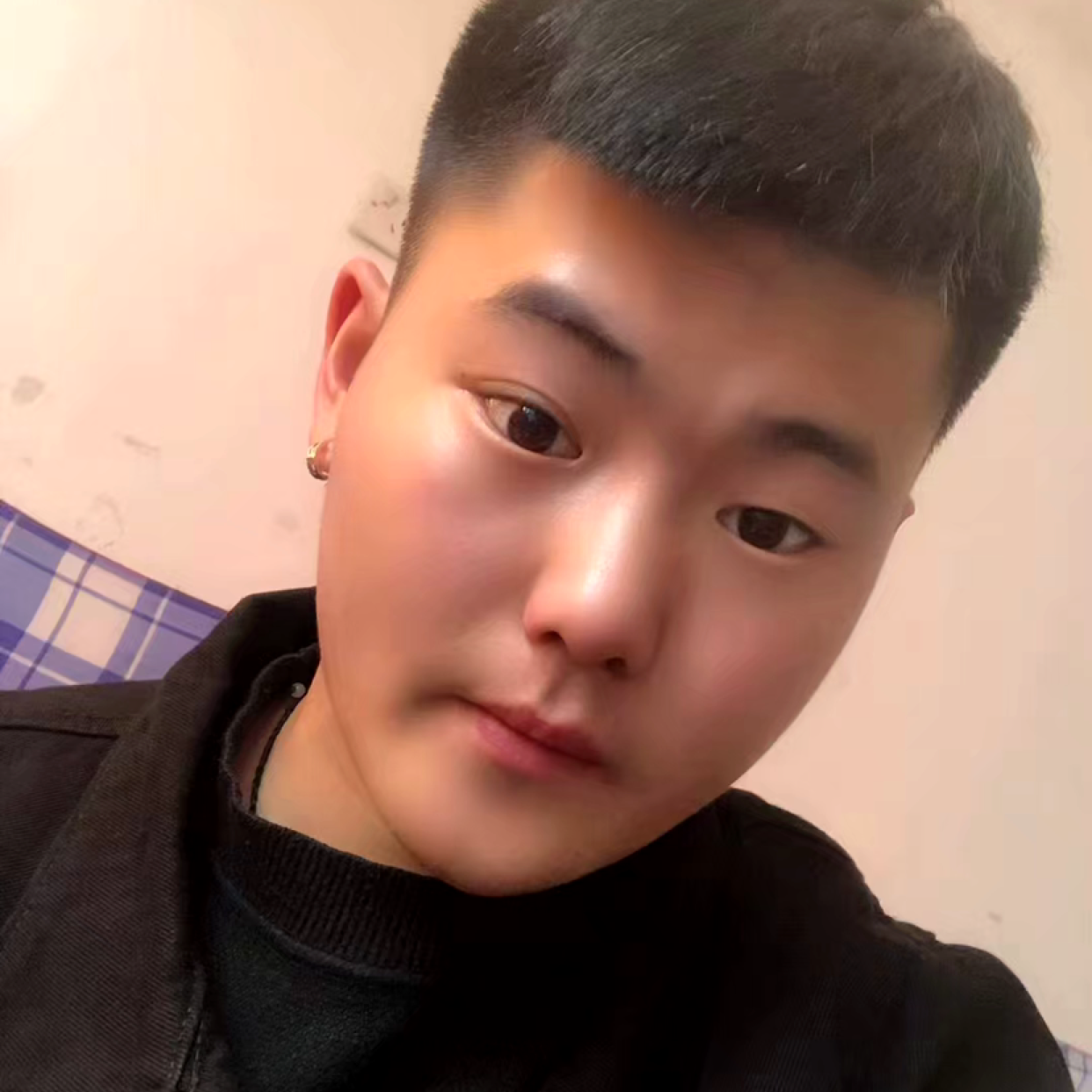 潇洒浅吻保温杯的照片
