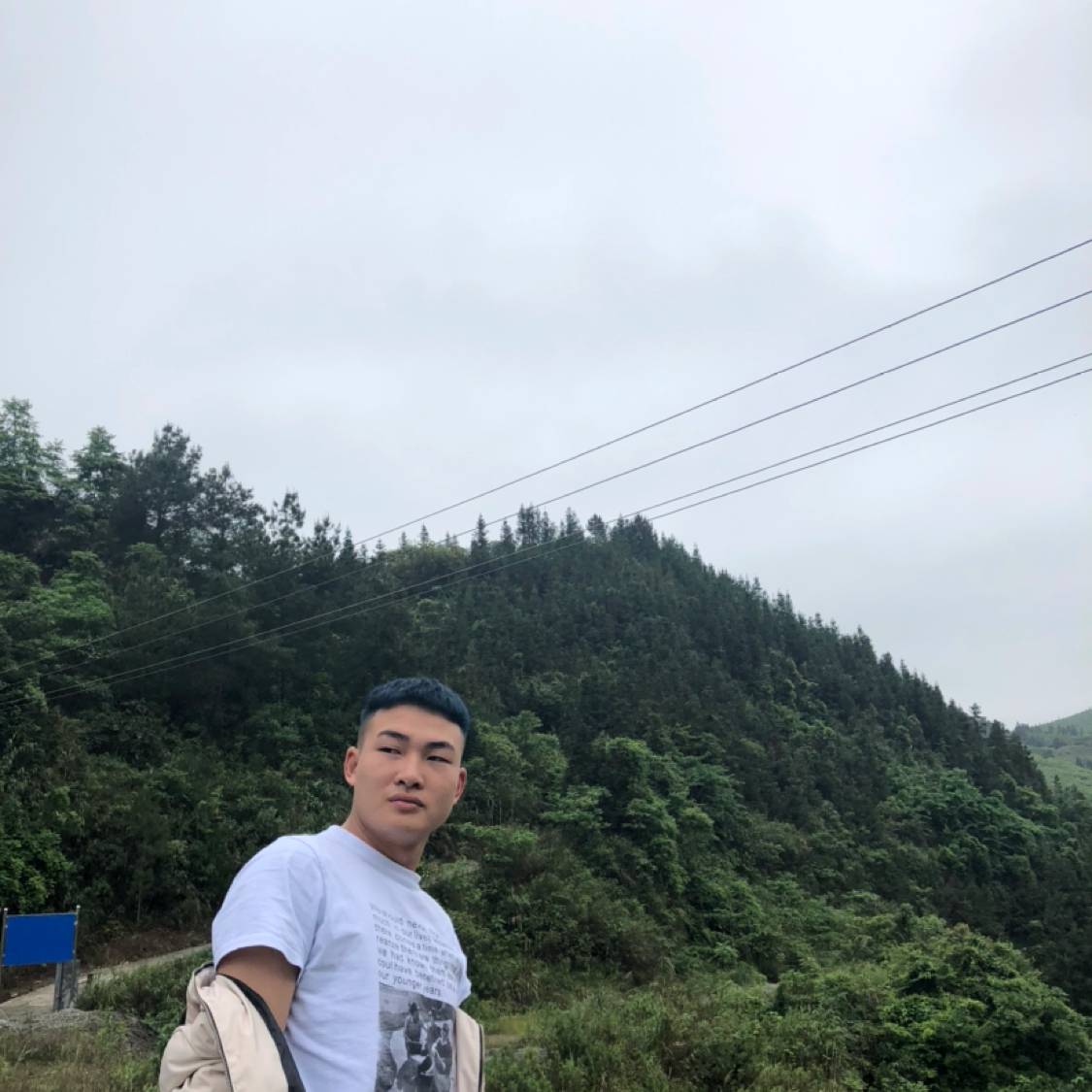 强健邂逅夕阳的照片