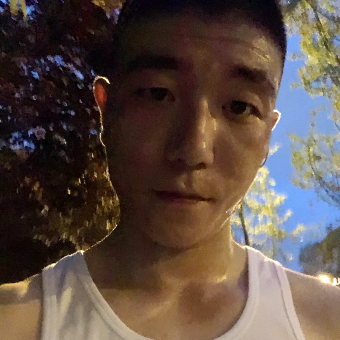 八个肾的直男的照片