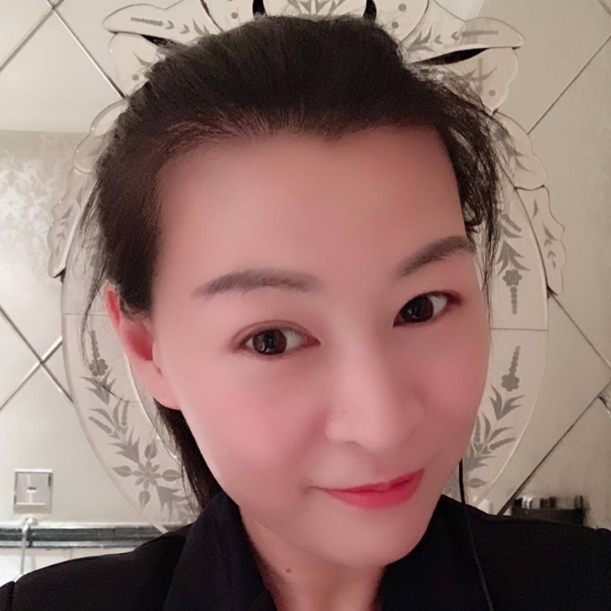 斑驳蹙眉爆米花的照片