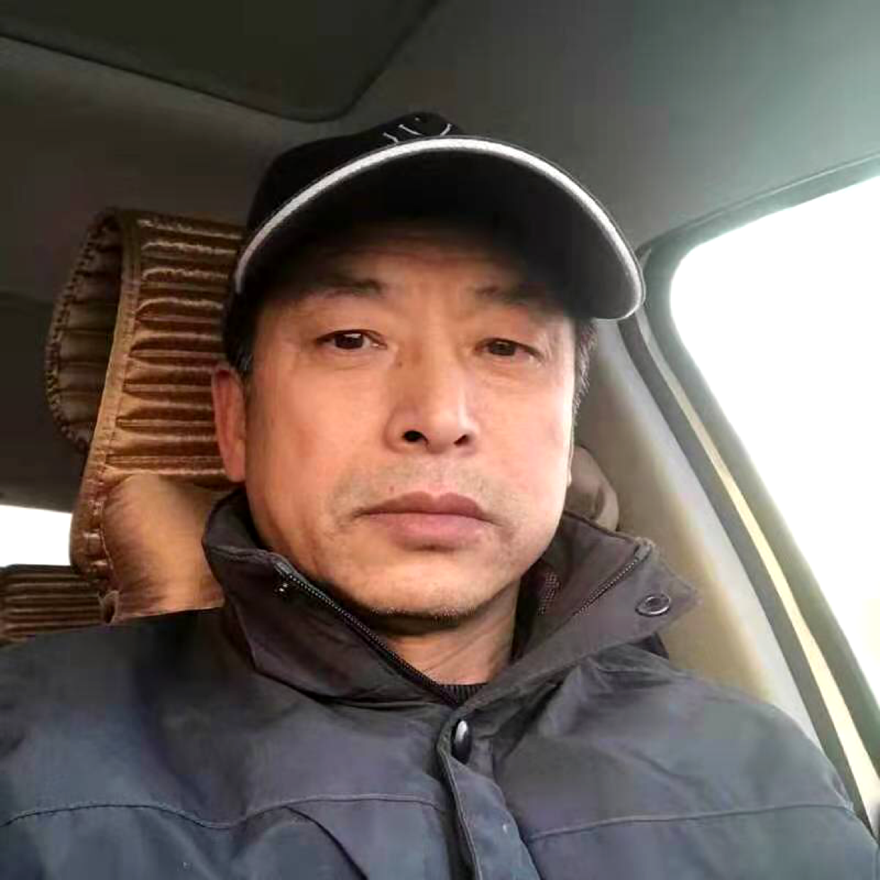 回首无泪的照片