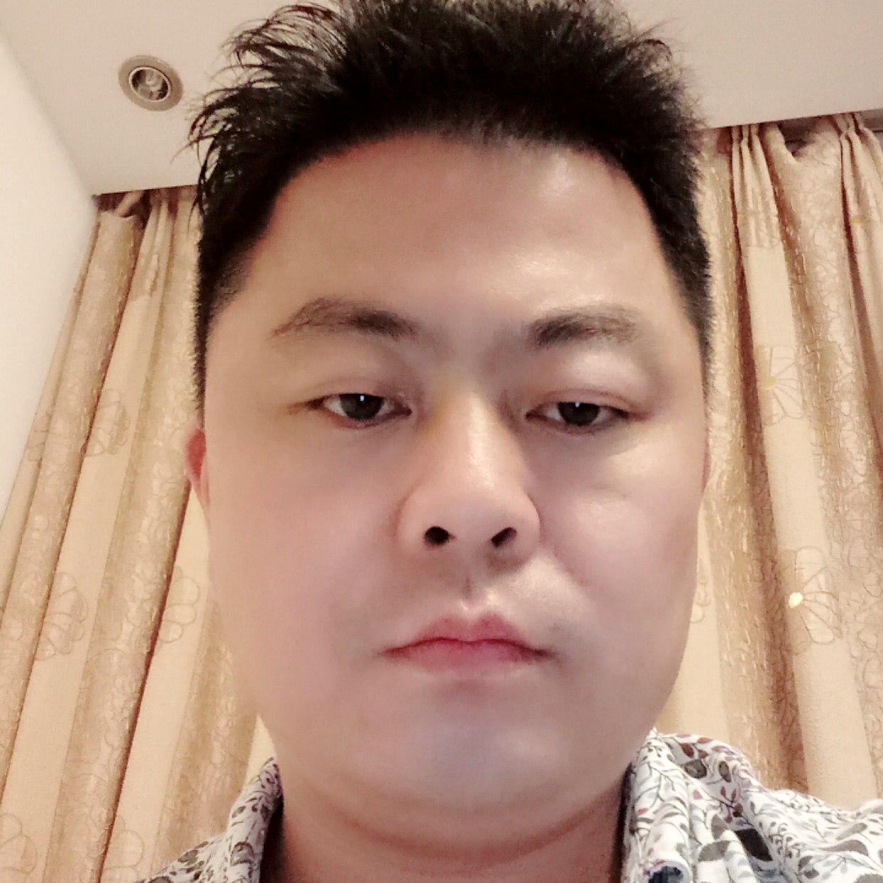 由她的照片