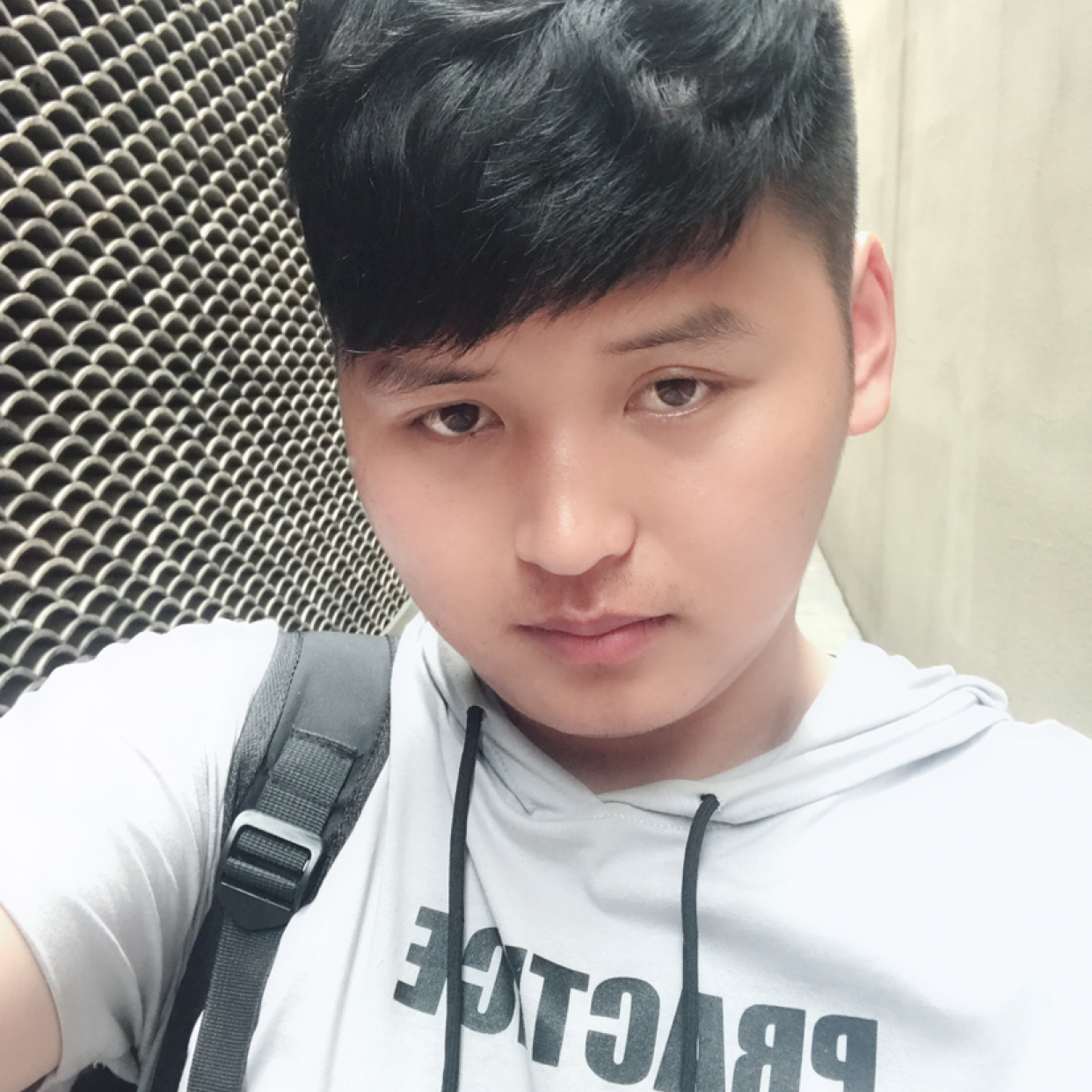 坚定漫步白开水的照片