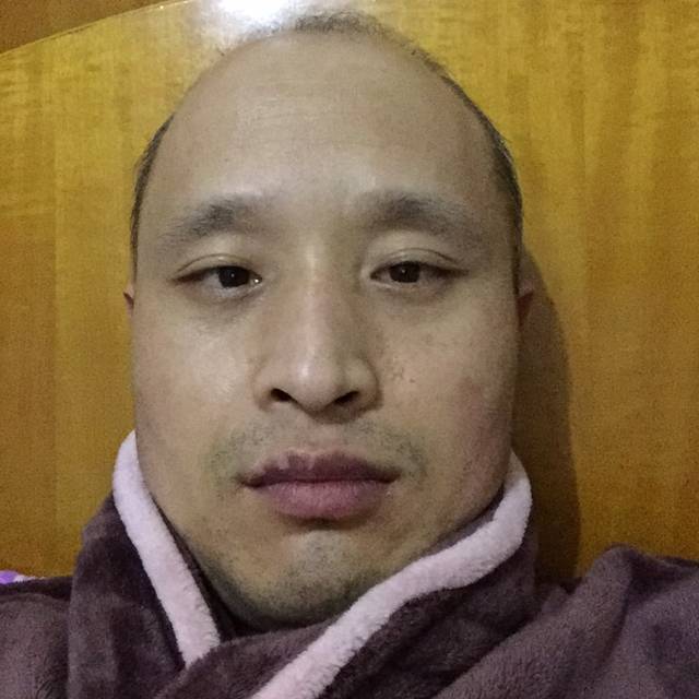 蓝莓挽手勤劳的照片