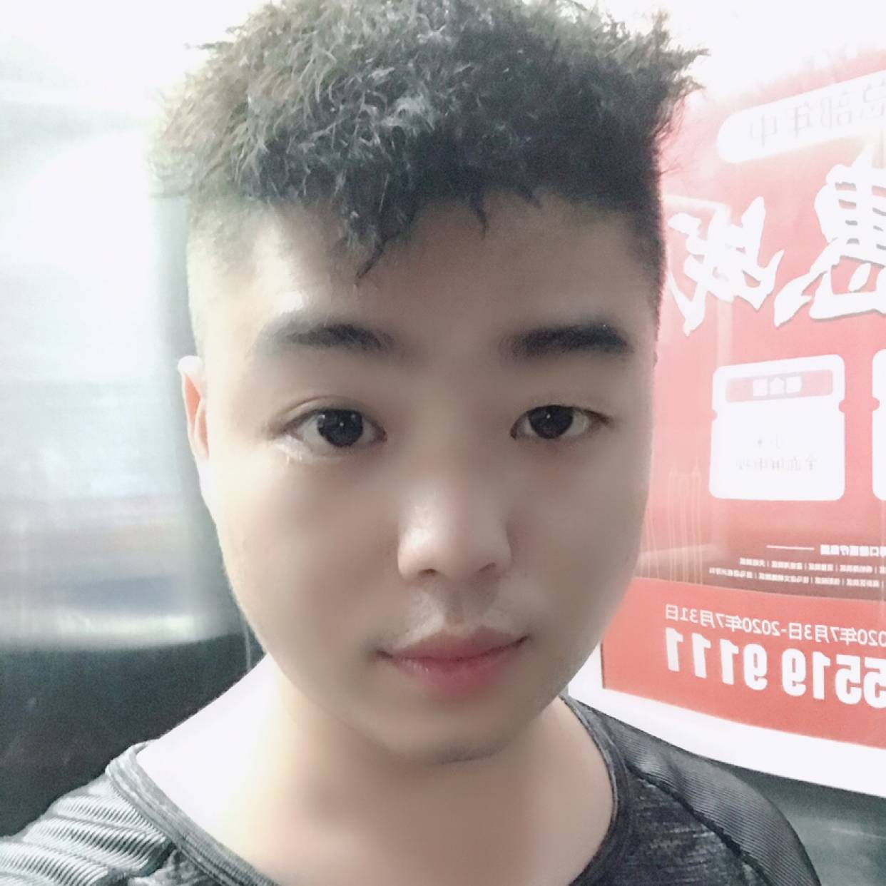 情动浅吻愉快的照片