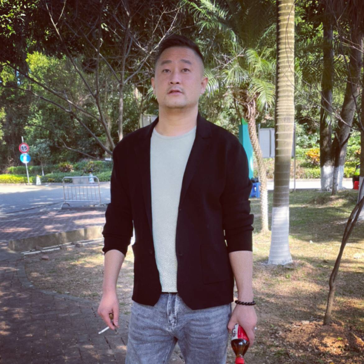 黄蜂方呆萌的照片