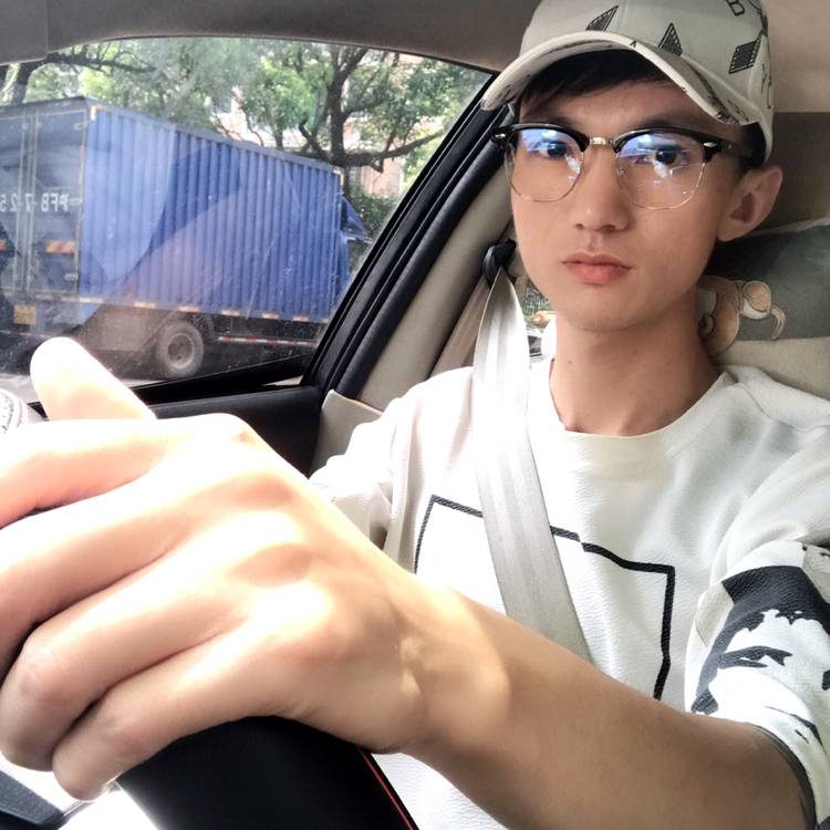嚓茶漫步想人陪的照片