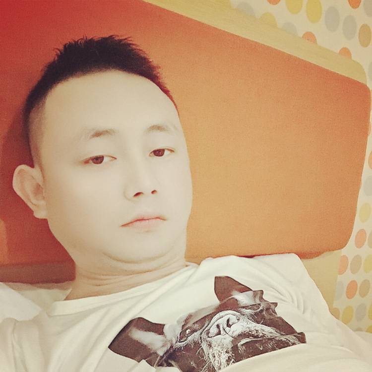 发嗲迎战斗机的照片