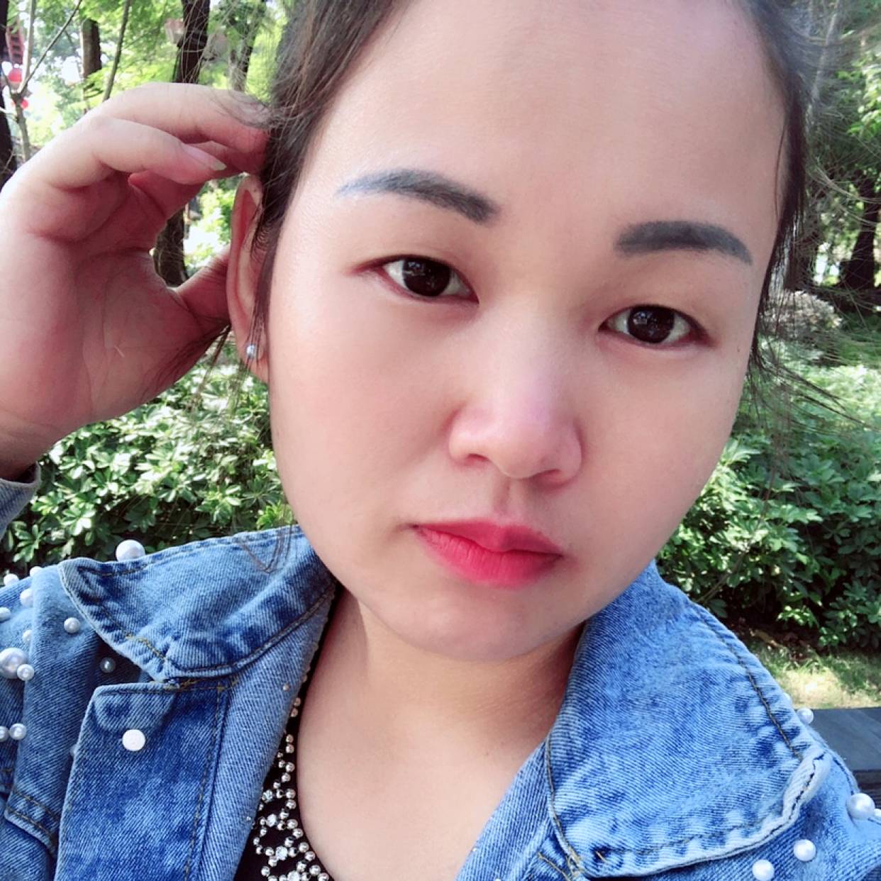 酒窝蹁跹羞涩的照片