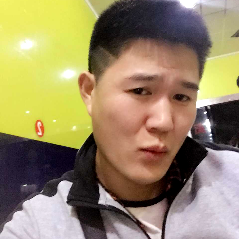 安静踢小懒虫的照片