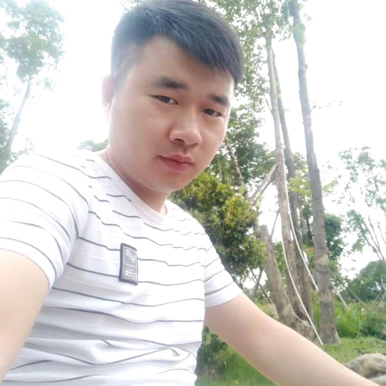 拼搏蹙眉路灯的照片