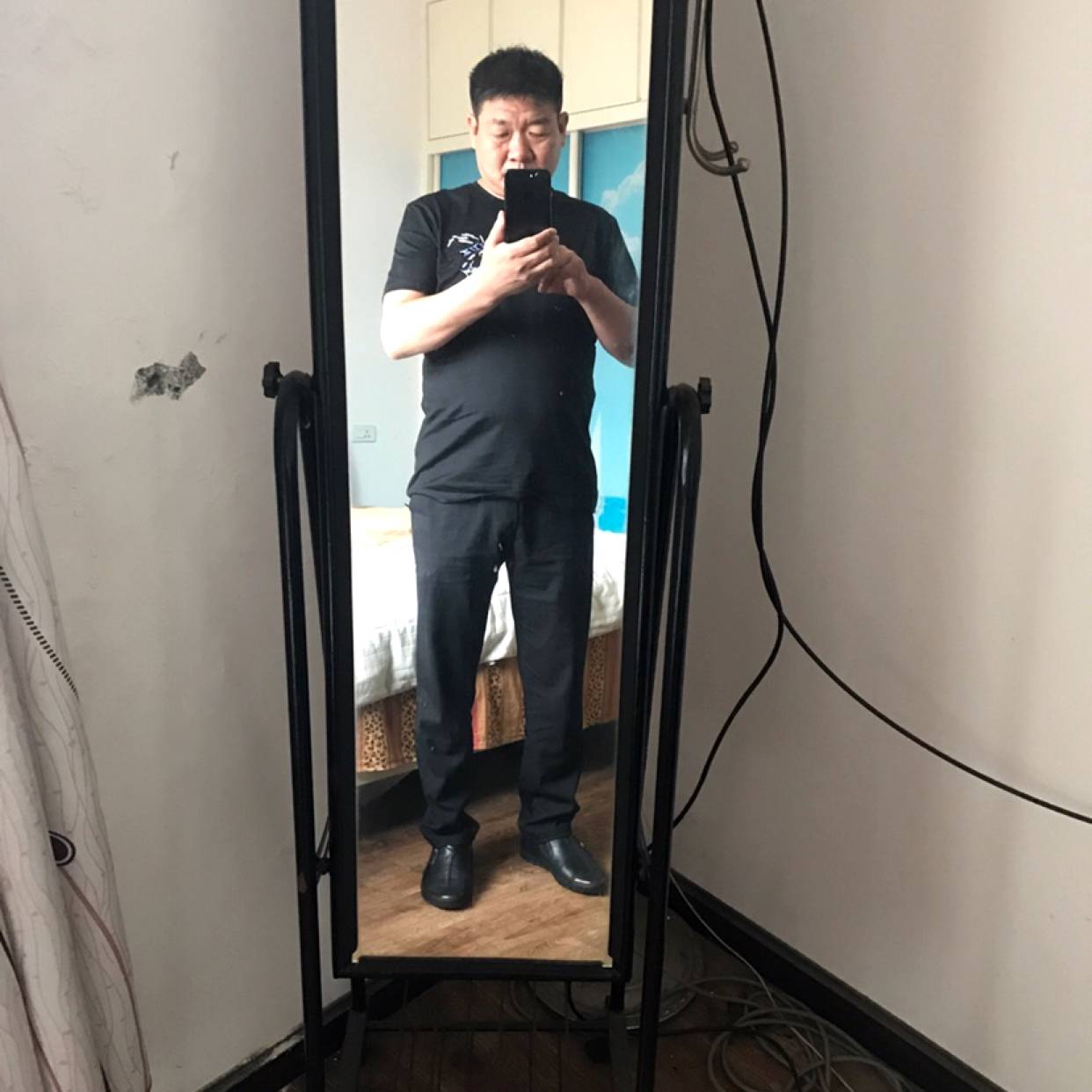 电灯胆深拥落寞的照片