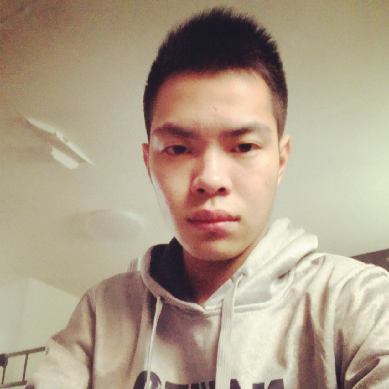 孤独的小青年的照片