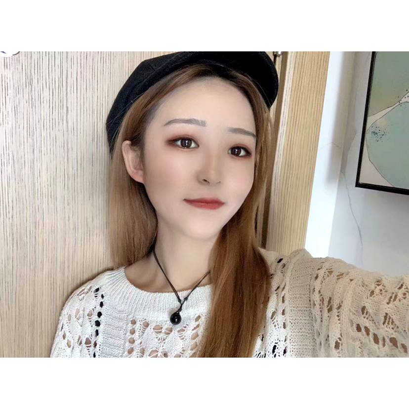 黯然拿豌豆的照片